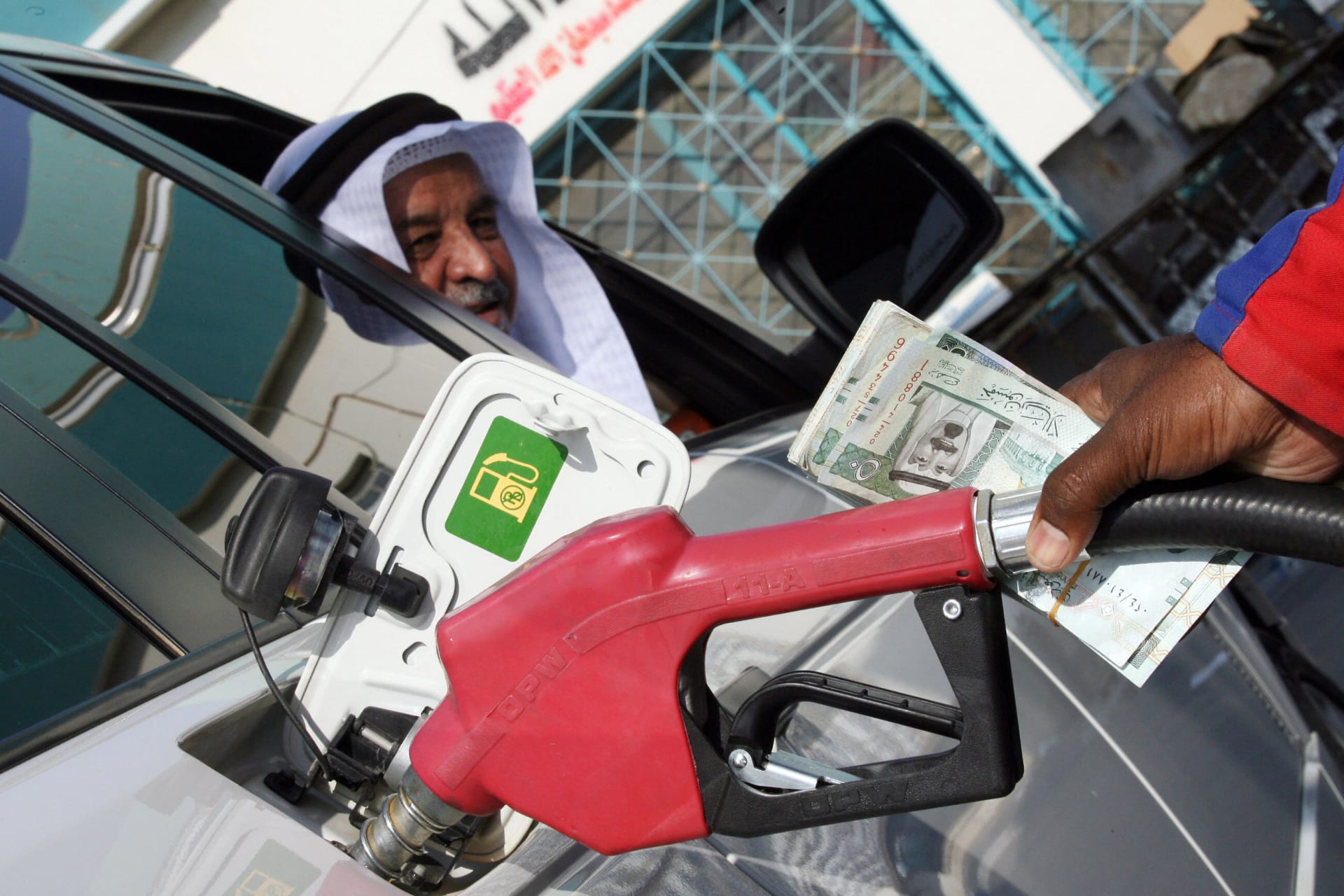 ” بأمر ملكي ” زيادة أسعار البنزين في السعودية لشهر سبتمبر 2023 على طاولة مراجعة Aramco | أرامكو بنزين الأسعار الجديدة